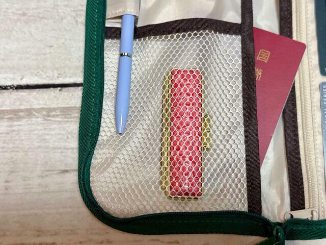 メッシュポケットには印鑑を収納