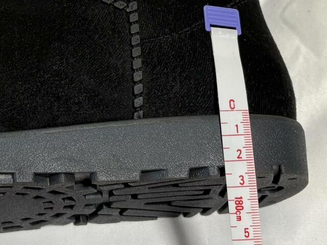 【ワークマン　ムートン風防寒レインブーツ】靴底の厚さは約2.5cm。ちょうど良い高さで歩きやすいです