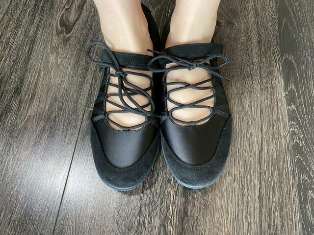 【GU レースアップバレエスニーカー】インソールがしっかり足にフィットするので、一日履いても疲れません！