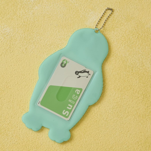【Suicaのペンギン】「Suicaのペンギン ぷっくりパスケース（りんご）」1,360円／ICカードが入ります