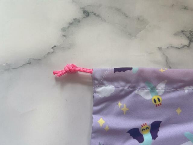 蛍光ピンクの紐もキュート！