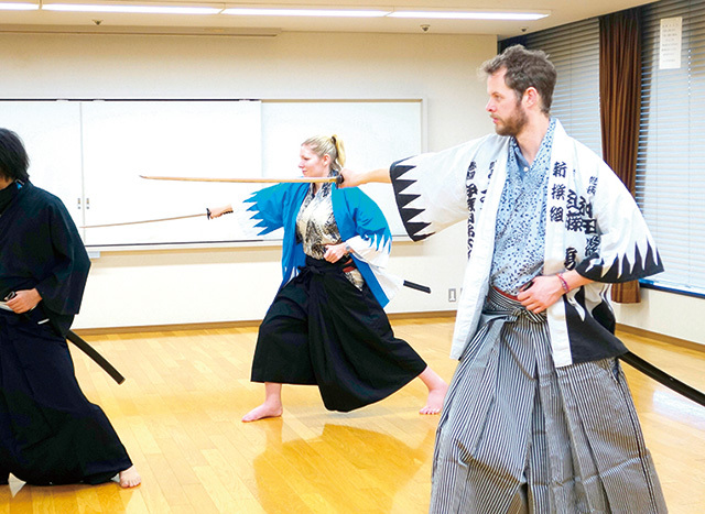 JAPAN CULTURE EXPERIENCE TOURS 夢乃屋/侍着付から剣術や殺陣(サムライバトル)などを教えてくれる侍体験は認定書がもらえる