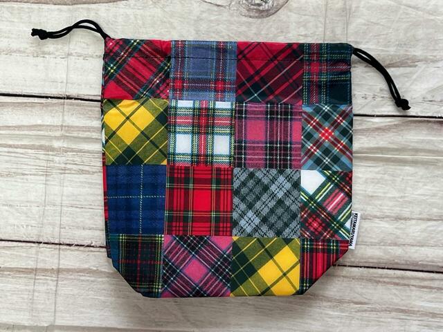 バックももちろんチェック柄のパッチワークデザイン