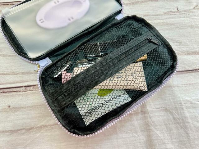 メッシュポケットにはは口紅などをイン！