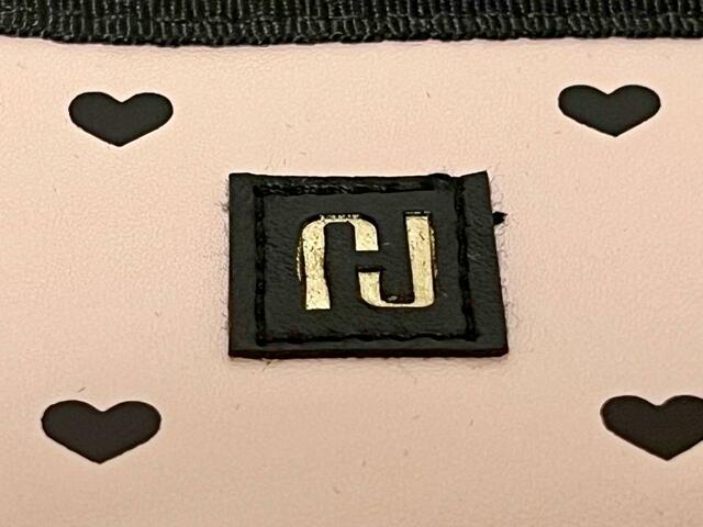 【sweet2023年7月号付録】フロントにはシャンパンゴールドのシンボルマークが！