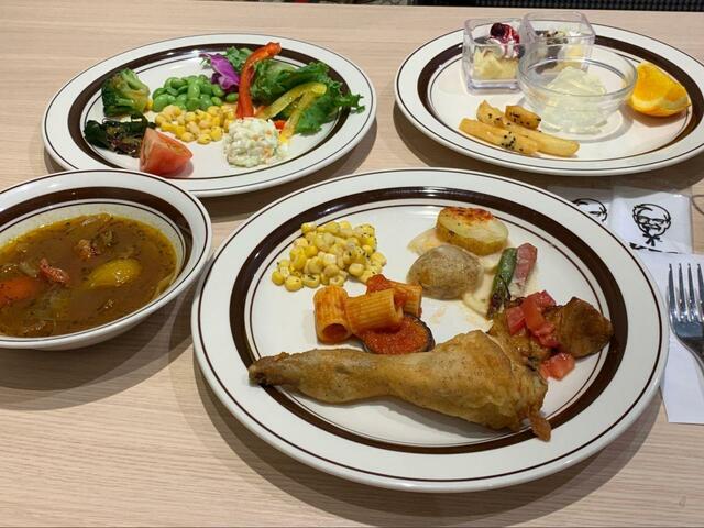 【ケンタッキーの人気メニューが食べ放題】ビュッフェ形式なので、好きなものを少しずつ楽しめます！