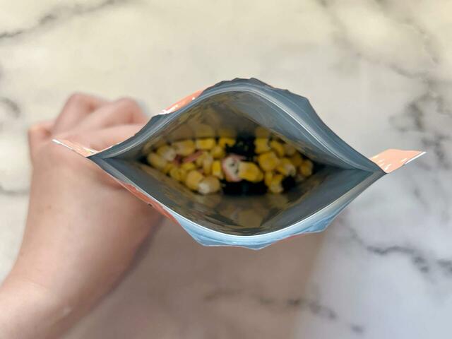 中身はこんな感じ。全部で6食分です