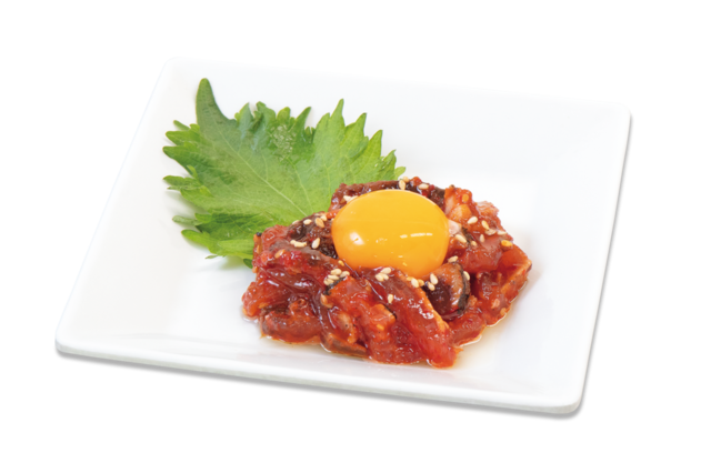 「鰹たたきの月見ユッケ」<単品価格:440円(税込)>【焼肉も和食も中華も食べ放題!じゅうじゅうカルビの食べ放題コースに「カツオのたたき」や「エビチリ」などの春限定メニューが登場!】