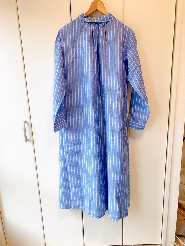 【無印良品 婦人 リネン 洗いざらし長袖シャツワンピース】リネン特有のサラサラとした着心地が特長です