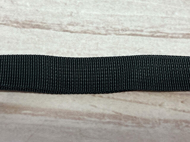 光沢感のある素材の持ち手