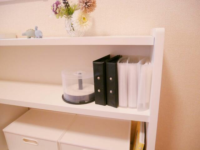 【ベルメゾン　伸縮できる腰高本棚 ・オープンラック】上段にはCDケースなどを収納しても◎