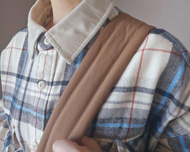 【studioCLIP からだよろこぶナイロンショルダーバッグ】ショルダーベルトは幅約6cmと太め。肩の負担が分散されるため、長時間肩掛けしても肩が凝らなかったです！