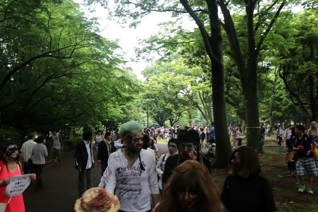 ゾンビウォーキング／ゾンビの大行列