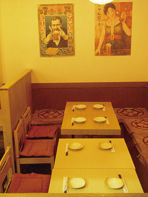 新橋「餃子ランチ」の名店／餃子や 新橋店　内観