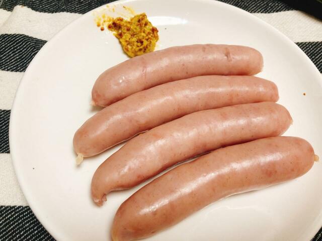【金の熟成ホワイトウィンナー】粒マスタードを添えて