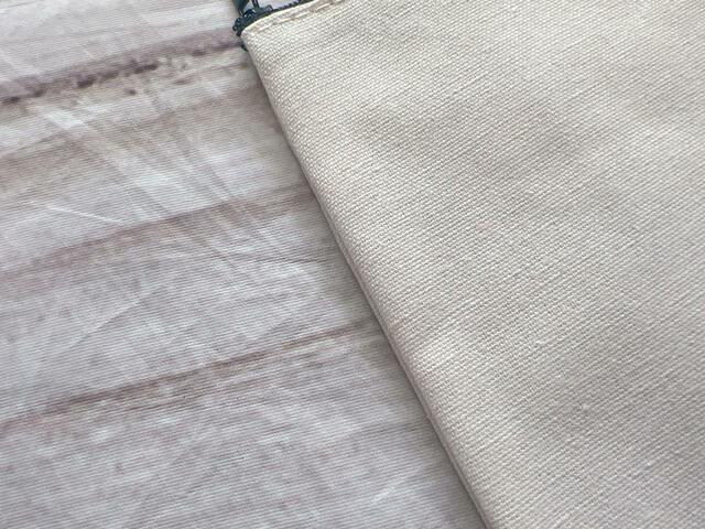ホワイトのコットンキャンバス調の生地