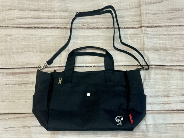 ショルダーストラップをつければショルダーバッグになる2WAY仕様