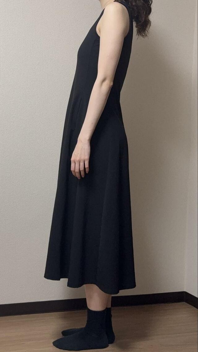 【UNIQLO ウルトラストレッチワンピース】フレアなシルエットで、とても動きやすいです◎