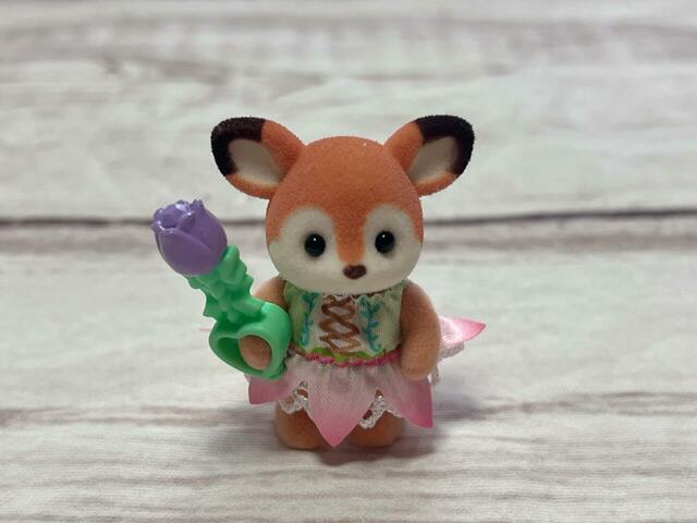 お花のステッキを持たせてみました。妖精のよう♪