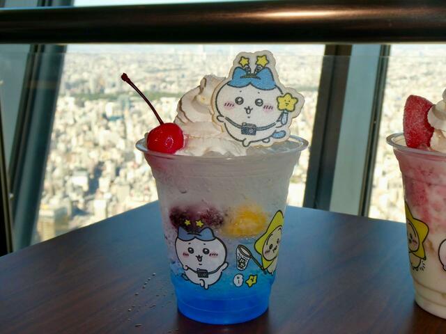 星ふるドリンク　ハチワレ（税込1,000円）ハチワレはフルーツやナタデココが入ったソーダ！ハチワレカラーのブルーが爽やかですね♪