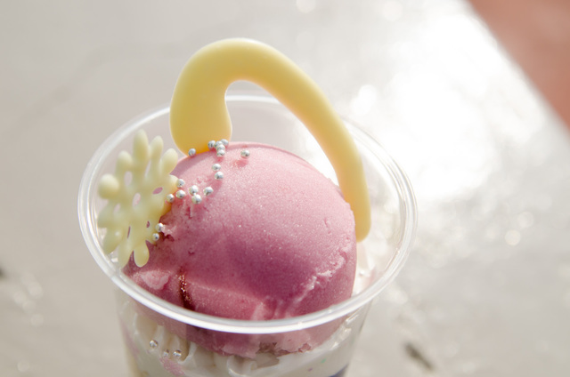グレープシャーベットとブルーゼリーのサンデー|東京ディズニーランド 2016年「アナとエルサのフローズンファンタジー」
