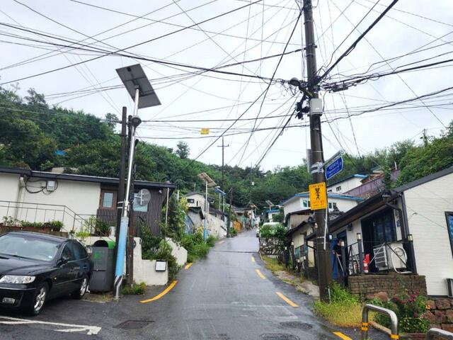 ケミマウルを目指し、急坂を登るマウルバス