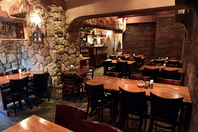 CAVE dEST ぶどう酒や 内観