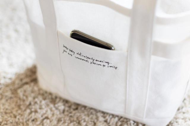 外ポケットには内田さんが書いたメッセージをプリント