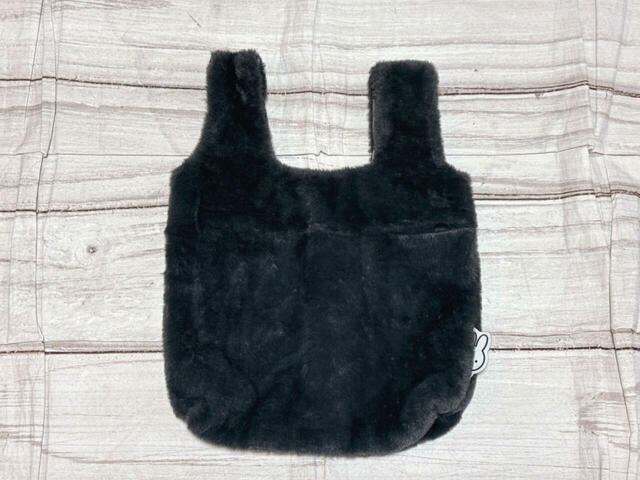 ミッフィーの愛らしさがちりばめられた大人かわいいファーバッグ！