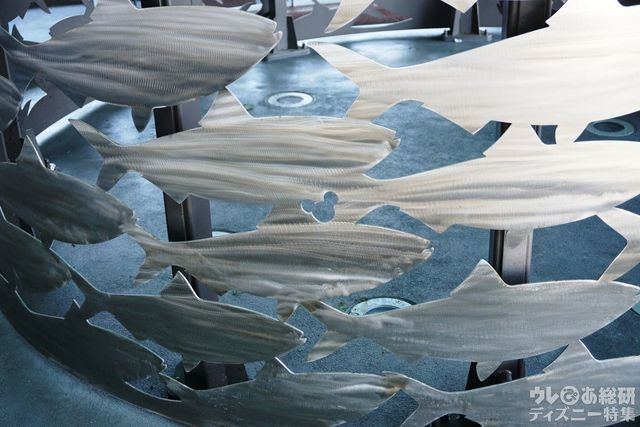 魚のオブジェの「穴」をよくみると…?