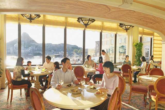 東京ディズニーシー・ホテルミラコスタ「ベッラヴィスタ・ラウンジ」　©Disney