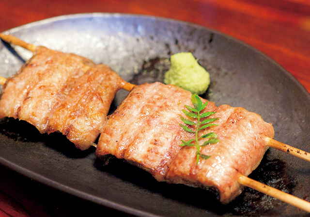 鰻 はし本（八重洲） 白焼き 1000円（税別） じっくり焼き上げた白焼きはジューシーで香ばしい。店独自の逸品。