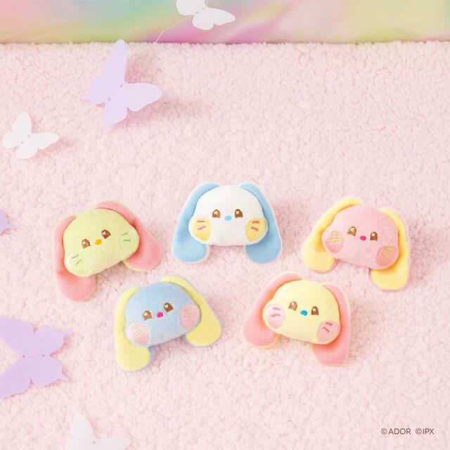 「ぬいぐるみバッジ (全5種)　」＜税込1,210円＞【「bunini cafe with NewJeans」期間限定オープン】