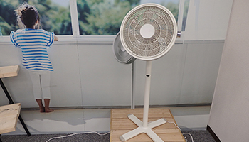 なでたくなる扇風機、新しい「Kamomefan」は「プッシュスイッチ」を