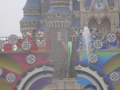 Tdl夏祭り速報 ずぶ濡れダンスバトル再び 15 雅涼群舞 現地レポ 写真35枚 2 2 ディズニー特集 ウレぴあ総研