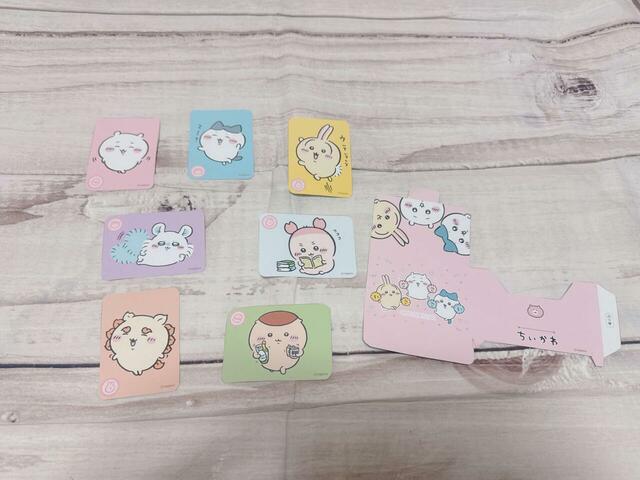 【ちいかわ キラだッッ ホログラムカードメーカー】カードとカードケースをハサミでカット！