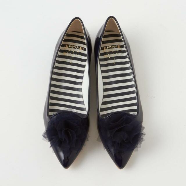 「フリルオペラ(オールウェザー)」ネイビー 16,500円(税込)