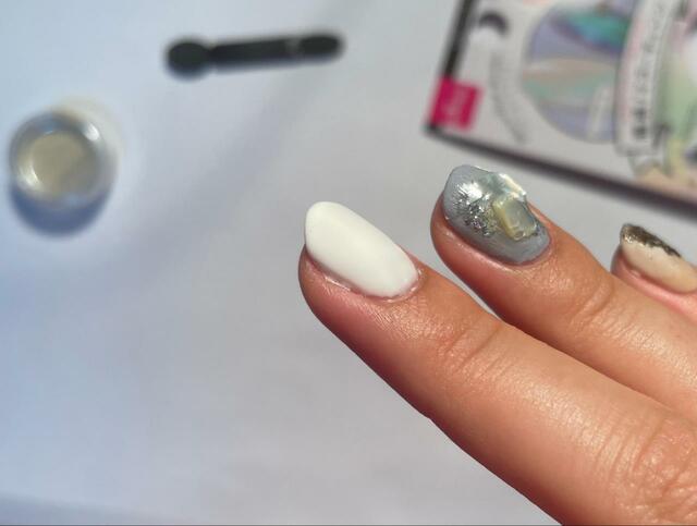 【ダイソー　ＢＲＧ ジェルネイル １０ホワイト・41マットコート】パウダーが密着しやすい！