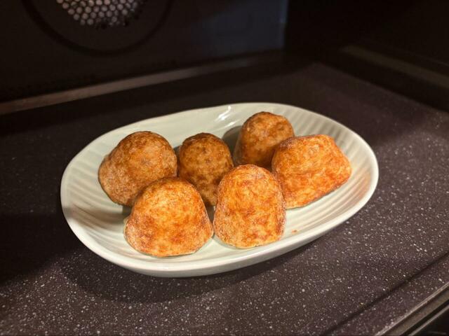 【ロピア たこ焼き 1kg】まずはシンプルに電子レンジで◎何もかけなくても、生地のだし感がしっかり感じられます♪ アレンジ前の素の味チェックにもおすすめです!