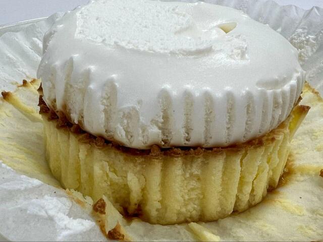 【ローソン 感謝還元チャレンジ記念商品 バスチー クリームのせ】生クリームとバスチーの相性抜群