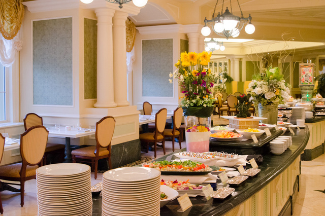 2016年“ディズニー・イースター”ランチブッフェ／ディナーブッフェ｜東京ディズニーランドホテル「シャーウッドガーデン・レストラン」
