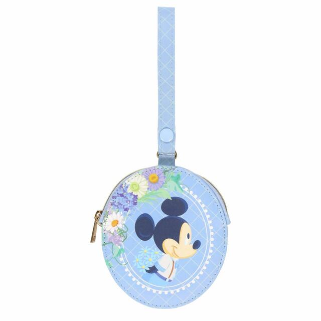 トートバッグ 5,900円｜サイズ：（本体）高さ約35×幅約42×マチ約15cm（ポーチ）縦約12×横約10cm｜東京ディズニーリゾート「Disney Blue Ever After」グッズ｜発売日：2023年5月25日（木）｜販売店舗：東京ディズニーランド「ディズニー＆カンパニー」、東京ディズニーシー「ベッラ・ミンニ・コレクション」