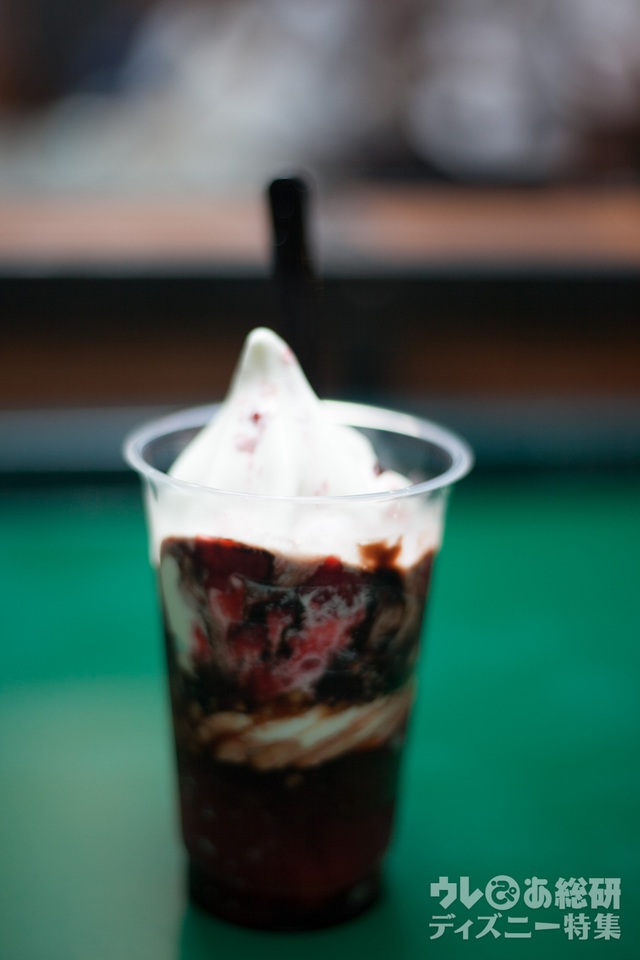 黒みつ白玉＆ストロベリーゼリーサンデー