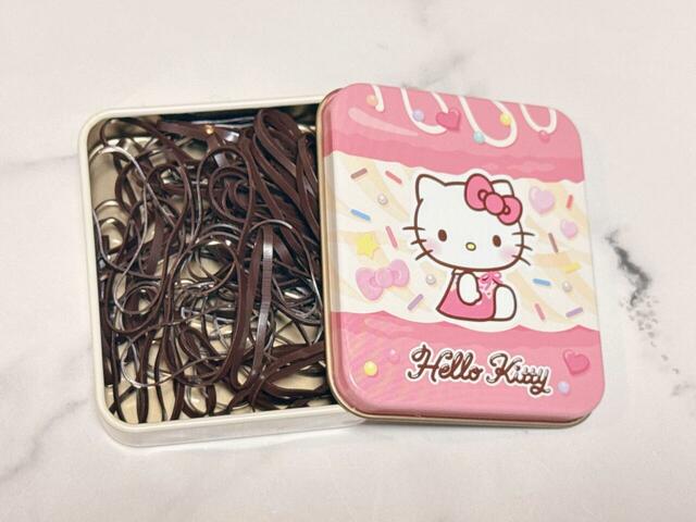 キティの缶にはヘアゴムをイン!