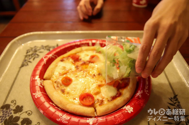 サラダピッツァ（880円）