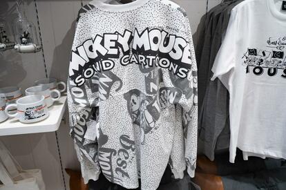 Disney - ディズニーストア ヒグチユウコ コラボ Tシャツ 限定 フラッグシップ東京 ディズニーフラッグシップ東京】ヒグチユウコ氏描く「アリス