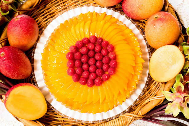 「特選 宮崎県産マンゴーのタルト」whole(25cm) ¥27,000