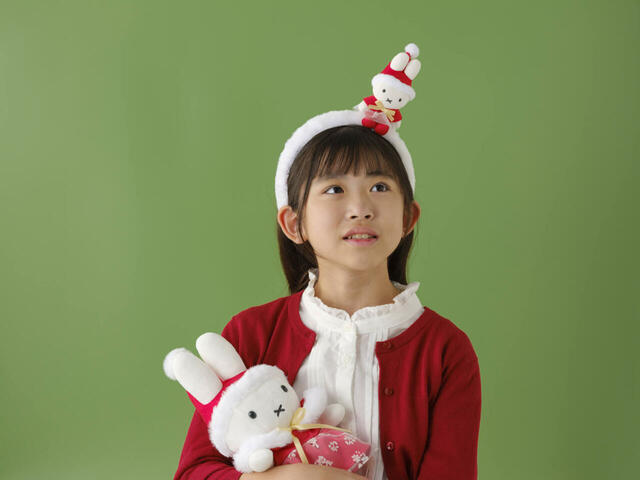 ぬいぐるみカチューシャ 1,900円、マスコットキーチェーン 2,400円、ぬいぐるみ 4,400円｜ハウステンボス限定ミッフィーグッズ「クリスマススノーナインチェ」