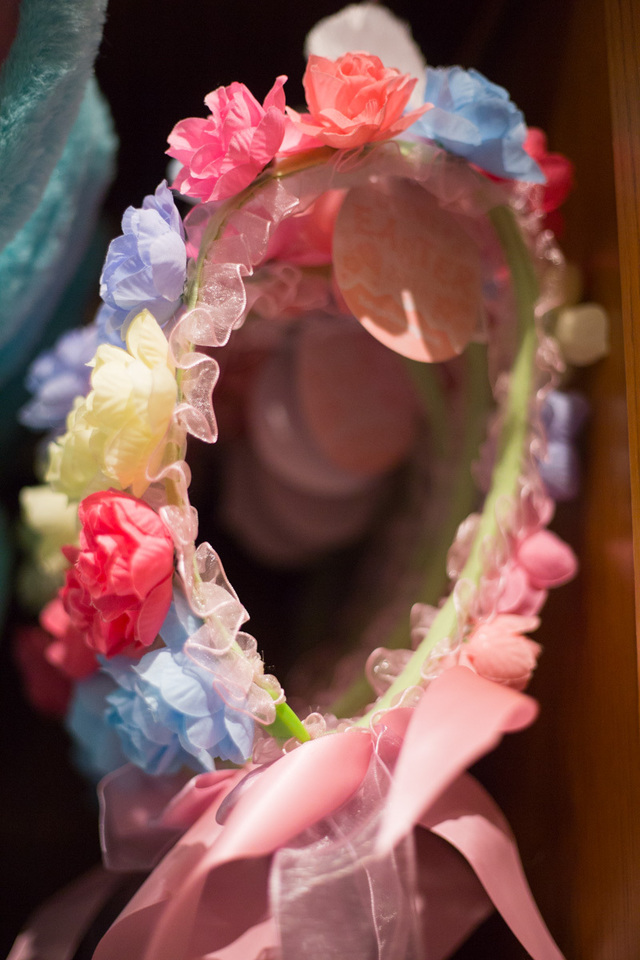 ウサ耳と花飾りのカチューシャ