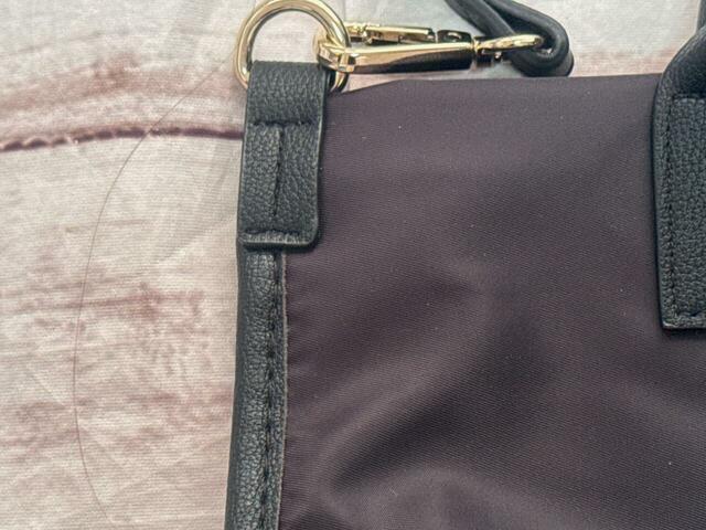 本体の素材はナイロン。しっかりとした丈夫な生地です